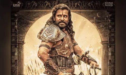 കുതിരപ്പുറത്തേറി ആദിത്യ കരികാലന്‍; പൊന്നിയിൻ സെൽവനിലെ വിക്രത്തിന്‍റെ ക്യാരക്ടര്‍ പോസ്റ്റര്‍ പുറത്ത്