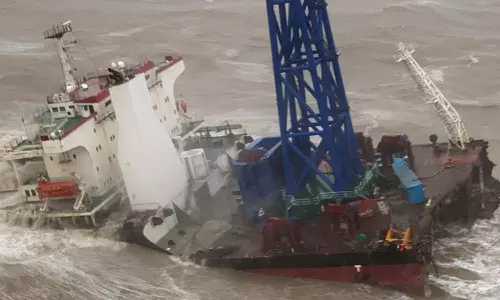 ദക്ഷിണ ചൈനാ കടലിൽ കപ്പൽ തകർന്ന് 30 പേരെ കാണാതായ സംഭവം; 12 പേരുടെ മൃതദേഹങ്ങൾ കണ്ടെടുത്തു