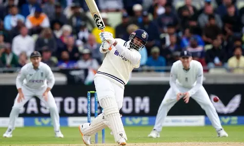 വീണ്ടും പന്തിന്റെ ആക്രമണം, അർധശതകം; ഇന്ത്യയ്ക്ക് കൂറ്റൻ ലീഡ്