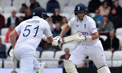 വഴിമുടക്കി റൂട്ടും ബെയർസ്‌റ്റോയും; ജയത്തിലേക്ക് ഇംഗ്ലണ്ടിന് 164 റൺസ് ദൂരം