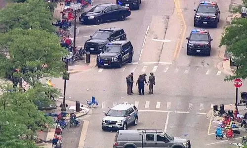 അമേരിക്കയിൽ സ്വാതന്ത്ര്യ ദിന പരേഡിനിടെ വെടിവയ്പ്; അഞ്ച് പേർ മരിച്ചു, 16 പേർക്ക് പരുക്കേറ്റു