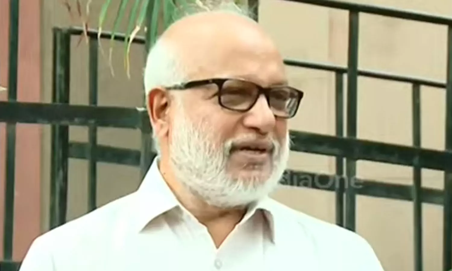 നാക്കു പിഴയും ദുർവ്യാഖ്യാനങ്ങളുമുണ്ടാകാം; സജി ചെറിയാൻ രാജിവെക്കേണ്ടതില്ലെന്ന് എം.എ ബേബി നാക്കു പിഴയും ദുർവ്യാഖ്യാനങ്ങളുമുണ്ടാകാം; സജി ചെറിയാൻ രാജിവെക്കേണ്ടതില്ലെന്ന് എം.എ ബേബി