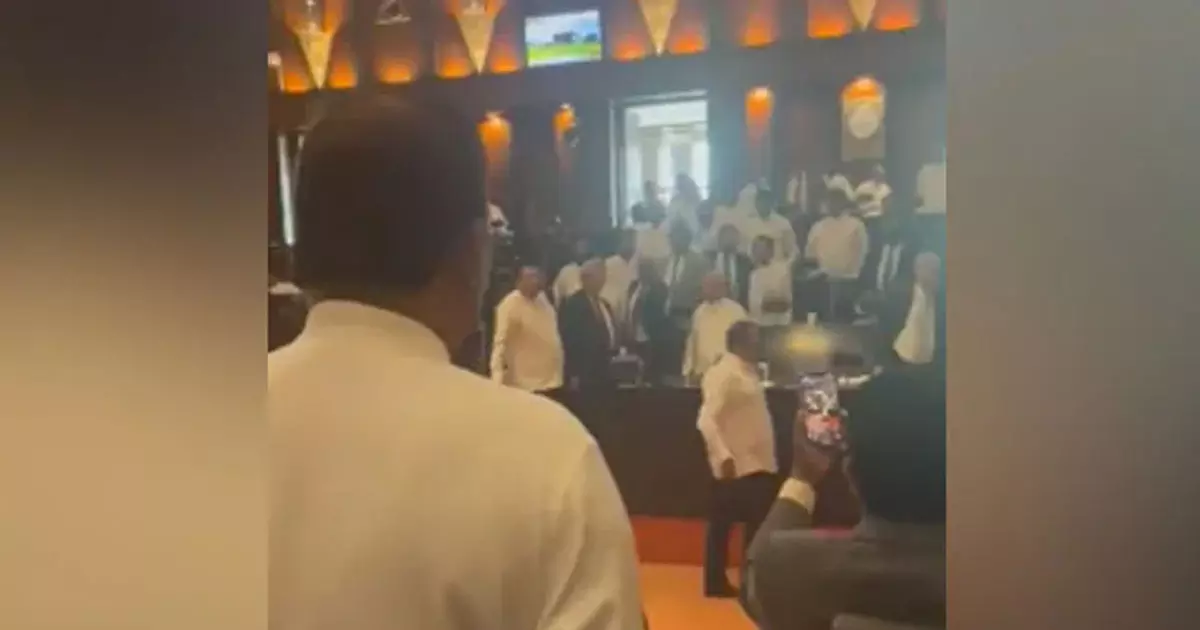 ഗോട്ടാ ഗോ ഹോം; ശ്രീലങ്കൻ പ്രസിഡൻറിനെ പാർലമെൻറിൽ നിന്നോടിച്ച് പ്രതിപക്ഷം ഗോട്ടാ ഗോ ഹോം; ശ്രീലങ്കൻ പ്രസിഡൻറിനെ പാർലമെൻറിൽ നിന്നോടിച്ച് പ്രതിപക്ഷം