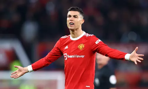 ശമ്പളം കുറഞ്ഞാലും കുഴപ്പമില്ല, ചാമ്പ്യൻസ് ലീഗ് കളിക്കണം: യുനൈറ്റഡ് വിടാനൊരുങ്ങി ക്രിസ്റ്റ്യാനോ