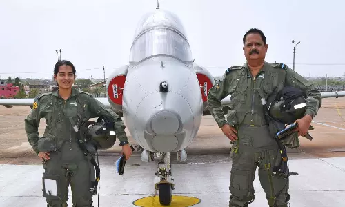  യുദ്ധവിമാനം ഒരുമിച്ച് പറത്തി അച്ഛനും മകളും; വ്യോമ സേനയുടെ ചരിത്രത്തിലാദ്യം: വൈറലായി ചിത്രങ്ങൾ