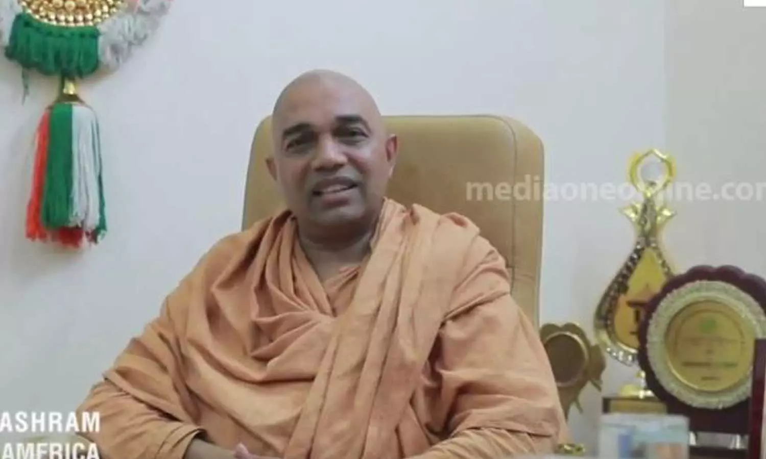 സ്വാമി ഗുരുപ്രസാദിനെതിരെ പീഡന പരാതിയുമായി മലയാളി നഴ്സ്