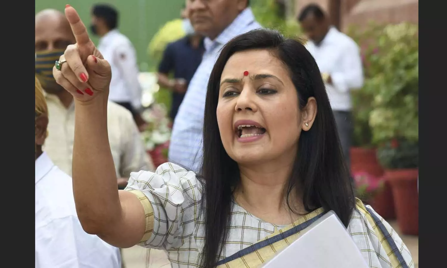 പറഞ്ഞതിൽ ഉറച്ച് നിൽക്കുന്നു; തെറ്റാണെന്ന് തെളിയിക്കാൻ ബിജെപിയെ വെല്ലുവിളിച്ച് മഹുവ മൊയ്ത്ര പറഞ്ഞതിൽ ഉറച്ച് നിൽക്കുന്നു; തെറ്റാണെന്ന് തെളിയിക്കാൻ ബിജെപിയെ വെല്ലുവിളിച്ച് മഹുവ മൊയ്ത്ര