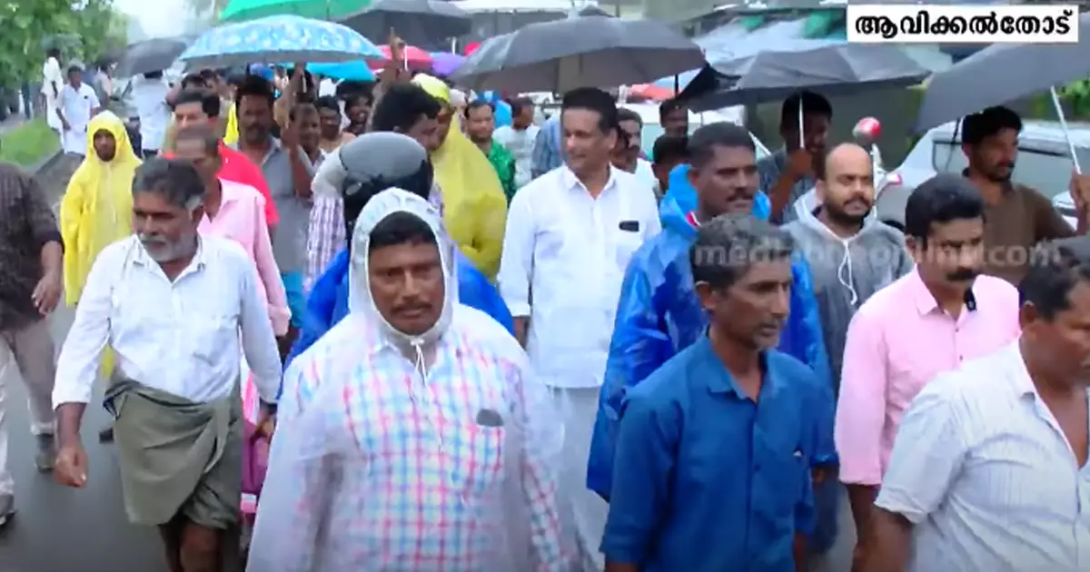ആവിക്കല് സമരത്തിന് പിന്തുണയുമായി തീര ഭൂസംരക്ഷണ വേദിയും കെ റെയില് വിരുദ്ധ സമര സമിതിയും ആവിക്കല് സമരത്തിന് പിന്തുണയുമായി തീര ഭൂസംരക്ഷണ വേദിയും കെ റെയില് വിരുദ്ധ സമര സമിതിയും