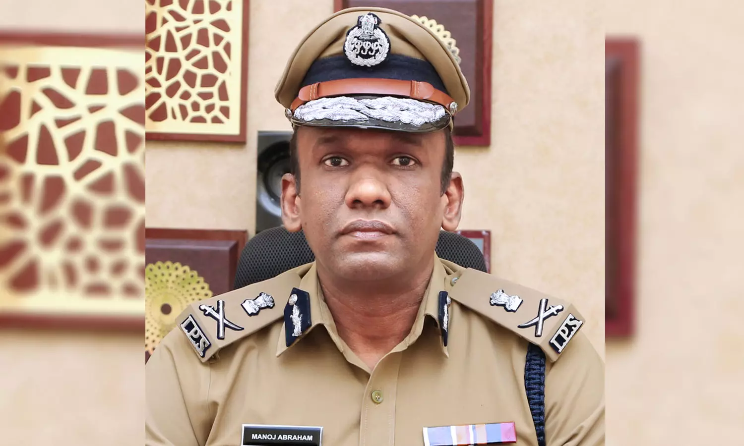 പൊലീസ് തലപ്പത്ത് വന്‍ അഴിച്ചുപണി; മനോജ് എബ്രഹാം വിജിലൻസ് മേധാവി