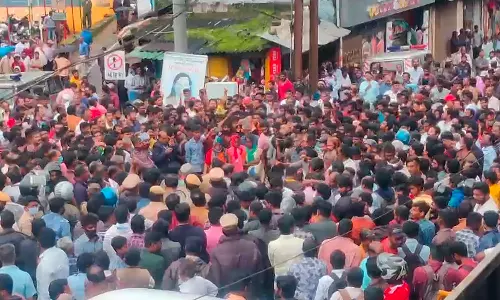 ഗൂഡല്ലൂരിൽ കാട്ടാനയുടെ ആക്രമണത്തിൽ മധ്യവയസ്‌ക്കൻ മരിച്ചു; ദേശീയപാത ഉപരോധിച്ച് നാട്ടുകാര്‍