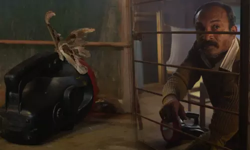 ഇരുട്ടും മിന്നലും, ദുരൂഹത നിറച്ച് മുറിയില്‍ സൗബിന്‍; ഇലവീഴാപൂഞ്ചിറ പുതിയ ടീസര്‍