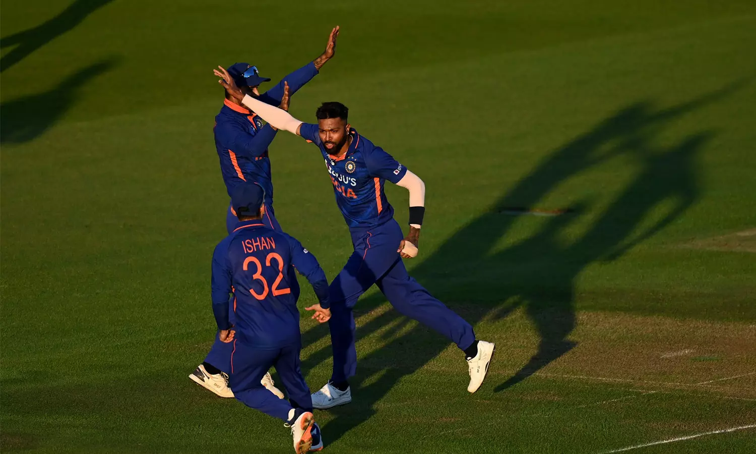 അര്ധ സെഞ്ച്വറിയും നാല് വിക്കറ്റുമൊന്നുമല്ല, ഒന്നാം ടി20 യില് ഇതാണ് എനിക്ക് ഏറ്റവും പ്രിയപ്പെട്ട നിമിഷം: ഹര്ദിക് പാണ്ഡ്യ അര്ധ സെഞ്ച്വറിയും നാല് വിക്കറ്റുമൊന്നുമല്ല, ഒന്നാം ടി20 യില് ഇതാണ് എനിക്ക് ഏറ്റവും പ്രിയപ്പെട്ട നിമിഷം: ഹര്ദിക് പാണ്ഡ്യ