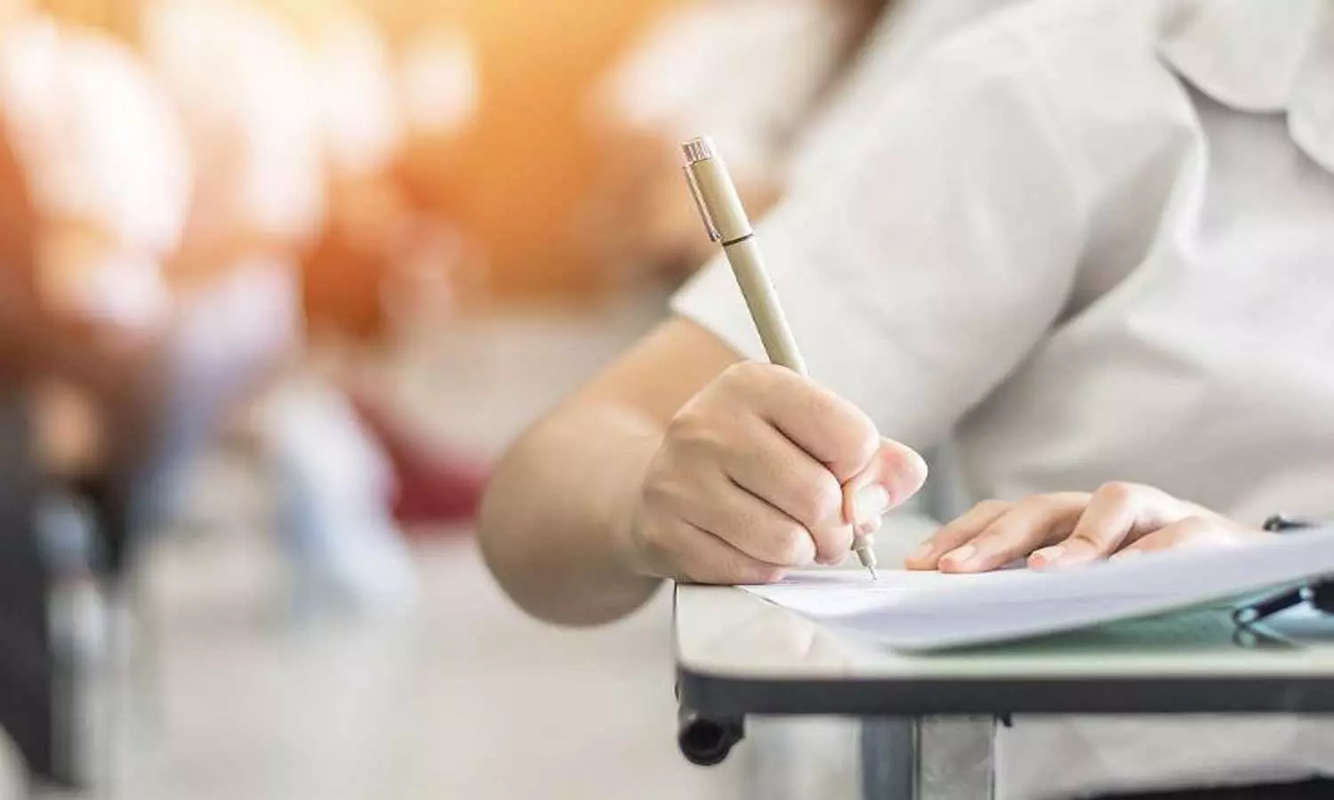 ഹിന്ദുസ്ഥാനിലല്ലാതെ ഹിന്ദുക്കൾ എവിടെയാണ് ഹനുമാൻ ചാലിസ ചൊല്ലുക; വിദ്യാർഥികളിൽ നിന്ന് പിഴ ഈടാക്കിയത് റദ്ദാക്കി മധ്യപ്രദേശ് സര്ക്കാര് ഹിന്ദുസ്ഥാനിലല്ലാതെ ഹിന്ദുക്കൾ എവിടെയാണ് ഹനുമാൻ ചാലിസ ചൊല്ലുക; വിദ്യാർഥികളിൽ നിന്ന് പിഴ ഈടാക്കിയത് റദ്ദാക്കി മധ്യപ്രദേശ് സര്ക്കാര്