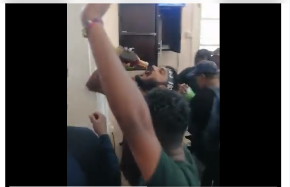 കിടപ്പുമുറിയിലും അടുക്കളയിലും പ്രതിഷേധക്കാര്‍, തിന്നും കുടിച്ചും ഉല്ലാസം; ലങ്കന്‍ പ്രസിഡന്‍റിന്‍റെ ഔദ്യോഗിക വസതിയില്‍ നിന്നുള്ള കാഴ്ചകള്‍