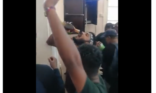 കിടപ്പുമുറിയിലും അടുക്കളയിലും പ്രതിഷേധക്കാര്‍, തിന്നും കുടിച്ചും ഉല്ലാസം; ലങ്കന്‍ പ്രസിഡന്‍റിന്‍റെ ഔദ്യോഗിക വസതിയില്‍ നിന്നുള്ള കാഴ്ചകള്‍