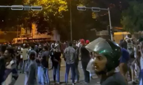 റെനില്‍ വിക്രമസിംഗെയുടെ വീടിന് പ്രക്ഷോഭകര്‍ തീയിട്ടു