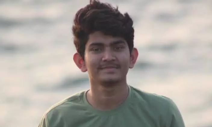 ഈദ്ഗാഹിനിടെ വിദ്യാര്ഥി കുഴഞ്ഞു വീണുമരിച്ചു ഈദ്ഗാഹിനിടെ വിദ്യാര്ഥി കുഴഞ്ഞു വീണുമരിച്ചു