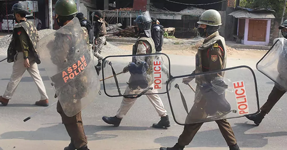അസമിൽ യുവാവിനെ ജീവനോടെ കത്തിച്ച് കുഴിച്ചിട്ടു അസമിൽ യുവാവിനെ ജീവനോടെ കത്തിച്ച് കുഴിച്ചിട്ടു