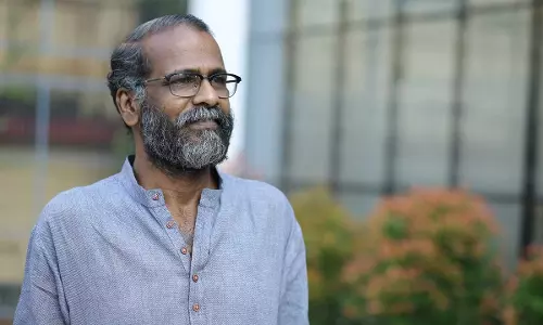 ഭരണഘടനാ വിമർശനം തെറ്റാണെന്ന് കരുതുന്നില്ല; സജി ചെറിയാൻ അവതരിപ്പിച്ച രീതിയും ഭാഷയും തെറ്റായിരുന്നുവെന്ന് സുനിൽ പി ഇളയിടം