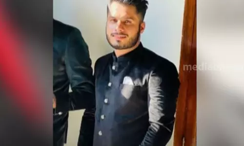 കാസർകോട് ദേശീയപാതയില് വാഹനാപകടം: പ്രതിശ്രുത വരൻ മരിച്ചു കാസർകോട് ദേശീയപാതയില് വാഹനാപകടം: പ്രതിശ്രുത വരൻ മരിച്ചു