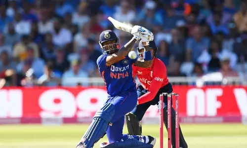 സൂര്യകുമാറിന്റെ വെടിക്കെട്ട് സെഞ്ച്വറി പാഴായി; ഇംഗ്ലണ്ടിനെതിരായ മൂന്നാം ട്വന്റി-20 യിൽ ഇന്ത്യക്ക് തോൽവി സൂര്യകുമാറിന്റെ വെടിക്കെട്ട് സെഞ്ച്വറി പാഴായി; ഇംഗ്ലണ്ടിനെതിരായ മൂന്നാം ട്വന്റി-20 യിൽ ഇന്ത്യക്ക് തോൽവി