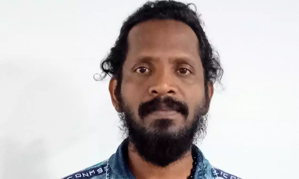 പതിമൂന്നുകാരിയെ പീഡിപ്പിച്ച കേസിൽ മിമിക്രി കലാകാരൻ അറസ്റ്റിൽ പതിമൂന്നുകാരിയെ പീഡിപ്പിച്ച കേസിൽ മിമിക്രി കലാകാരൻ അറസ്റ്റിൽ
