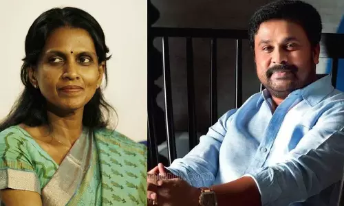 എന്റെ യൂട്യൂബ് ചാനൽ ആണ്. സമയം കിട്ടുമ്പോൾ കണ്ടു നോക്കൂ..- ദിലീപും മുൻ ഡിജിപി ആർ ശ്രീലേഖയും തമ്മിലുള്ള വാട്സാപ്പ് ചാറ്റ് പുറത്ത് എന്റെ യൂട്യൂബ് ചാനൽ ആണ്. സമയം കിട്ടുമ്പോൾ കണ്ടു നോക്കൂ..- ദിലീപും മുൻ ഡിജിപി ആർ ശ്രീലേഖയും തമ്മിലുള്ള വാട്സാപ്പ് ചാറ്റ് പുറത്ത്