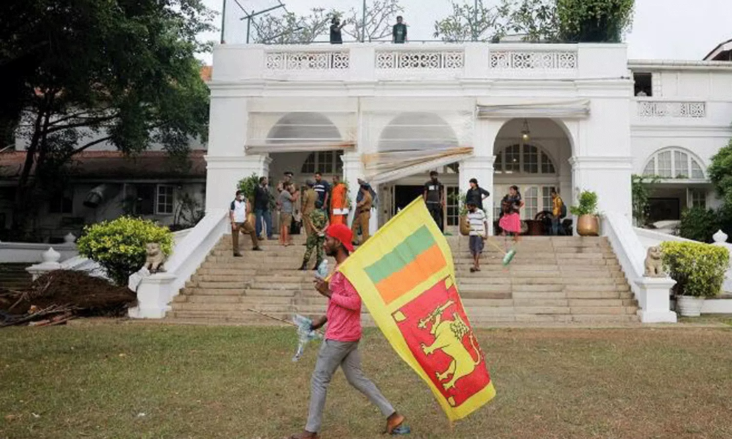 ശ്രീലങ്കയിൽ ജനകീയ പ്രക്ഷോഭം തുടരുന്നു; പ്രസിഡന്റ് സ്ഥാനത്തിനായി ചരടുവലികൾ ആരംഭിച്ച് പ്രതിപക്ഷം