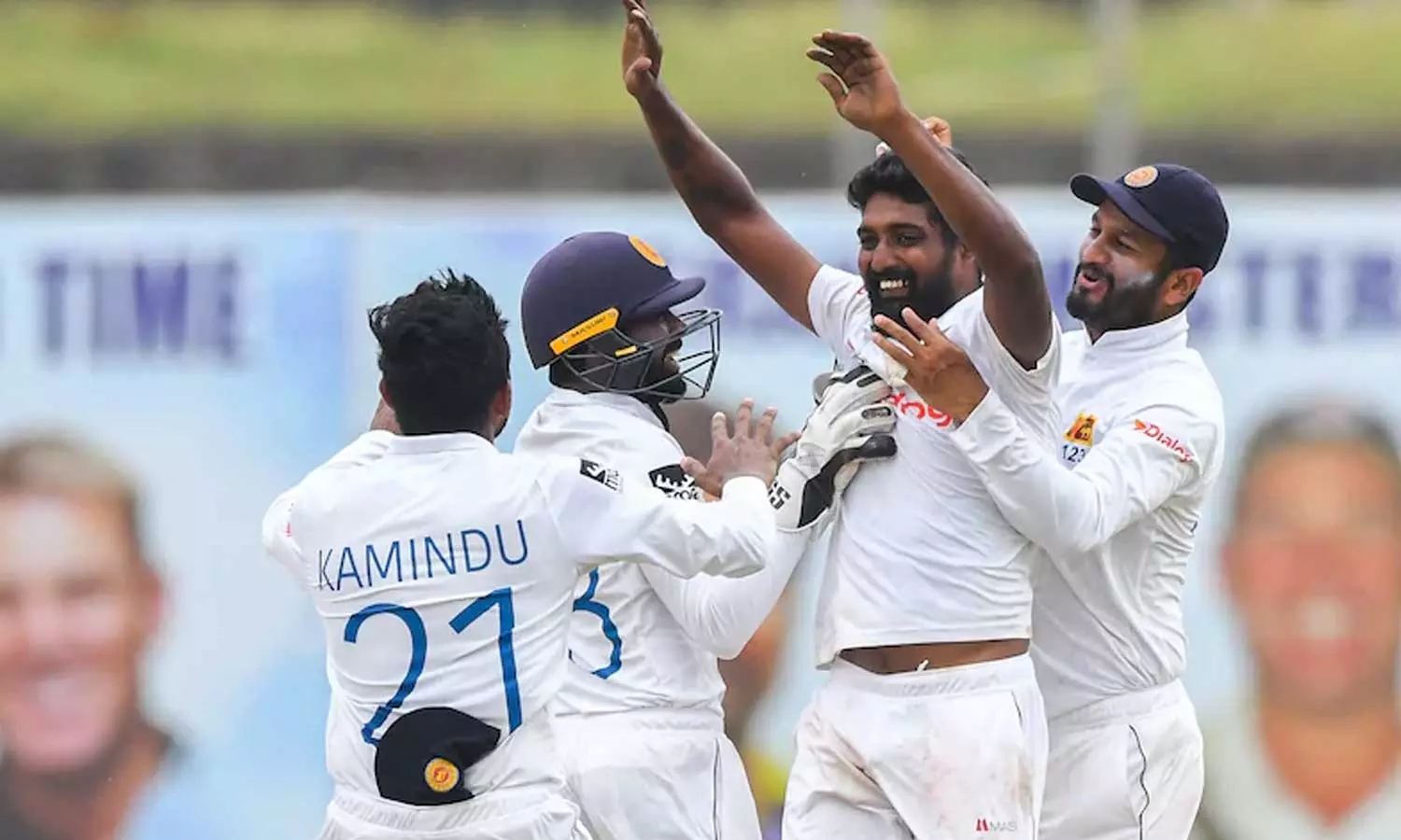 അരങ്ങേറ്റത്തിൽ തന്നെ 12 വിക്കറ്റുകൾ; പ്രഭാത് ജയസൂര്യ ലങ്കയുടെ പുതിയ തുറുപ്പ് ചീട്ട് അരങ്ങേറ്റത്തിൽ തന്നെ 12 വിക്കറ്റുകൾ; പ്രഭാത് ജയസൂര്യ ലങ്കയുടെ പുതിയ തുറുപ്പ് ചീട്ട്