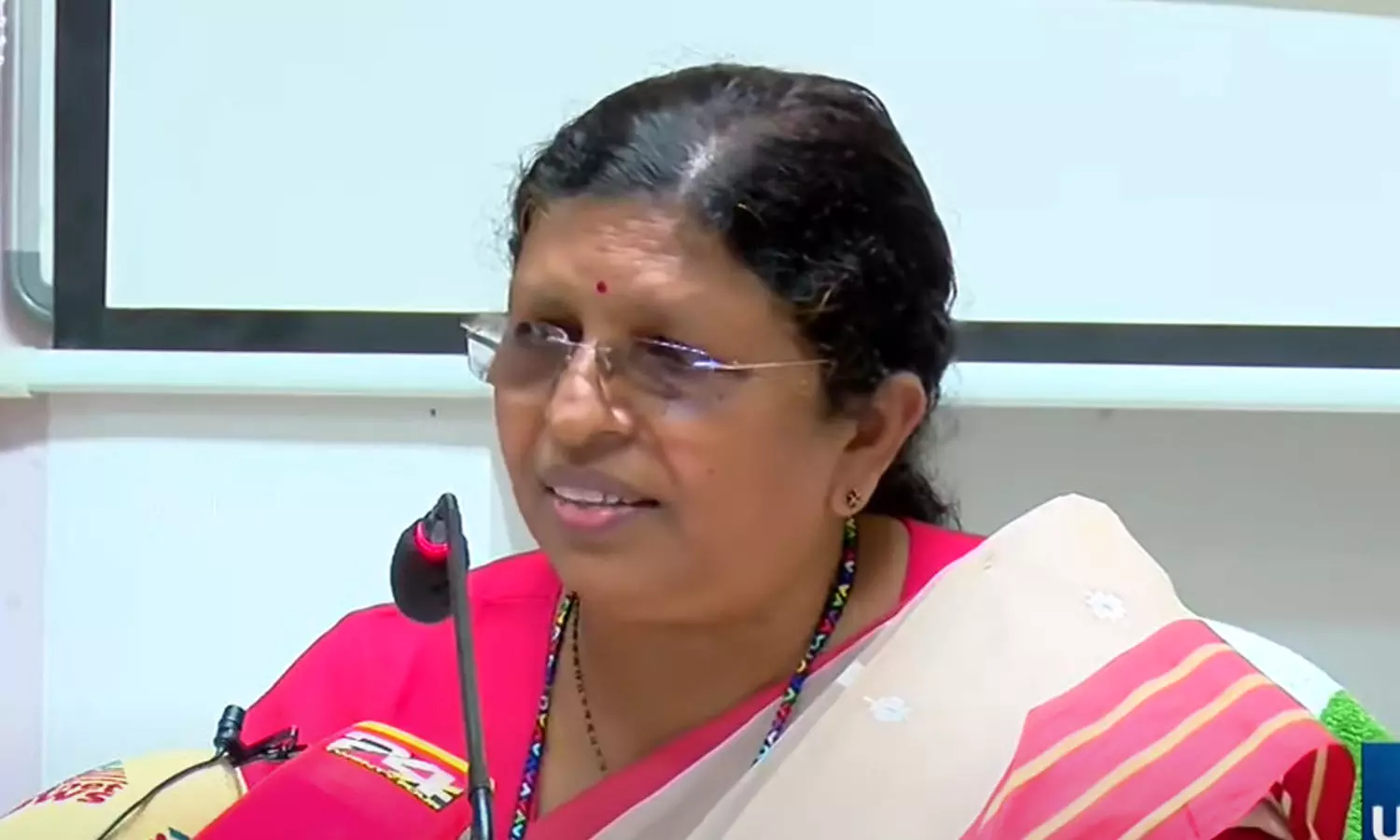 പൊടുന്നനെയുള്ള വെളിപ്പെടുത്തലുകൾ ആരെ സഹായിക്കാനെന്നത് ആശങ്കയുണ്ടാക്കുന്നു; ശ്രീലേഖയുടെ പ്രസ്താവന ഉചിതമല്ലെന്ന് വനിതാകമ്മീഷൻ അധ്യക്ഷ പൊടുന്നനെയുള്ള വെളിപ്പെടുത്തലുകൾ ആരെ സഹായിക്കാനെന്നത് ആശങ്കയുണ്ടാക്കുന്നു; ശ്രീലേഖയുടെ പ്രസ്താവന ഉചിതമല്ലെന്ന് വനിതാകമ്മീഷൻ അധ്യക്ഷ