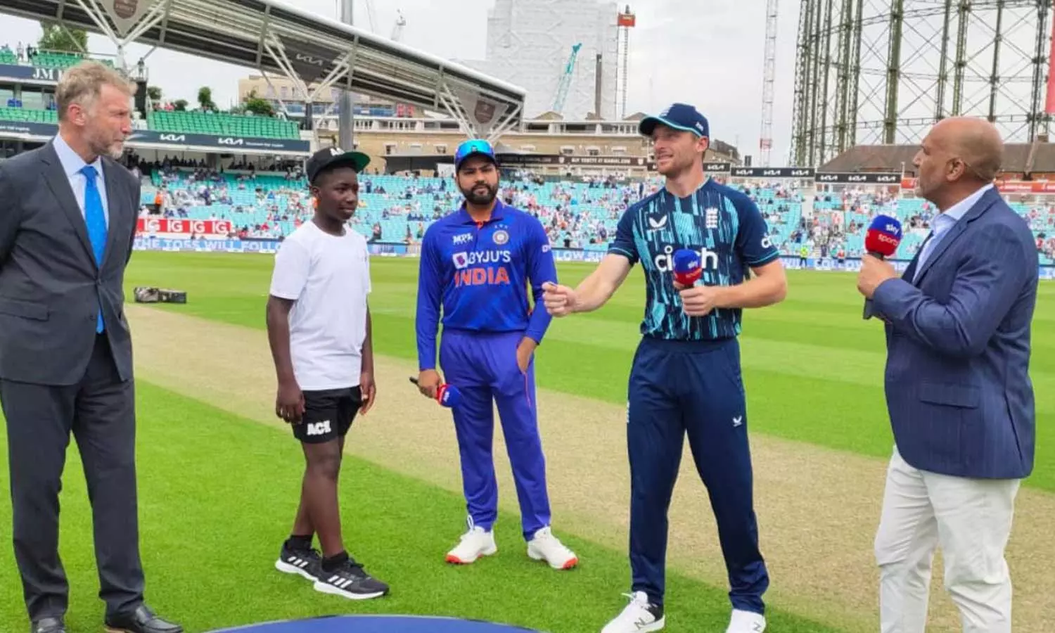 കോഹ്ലിയില്ല; ഓവലിൽ ഇന്ത്യയ്ക്ക് ബൗളിങ്