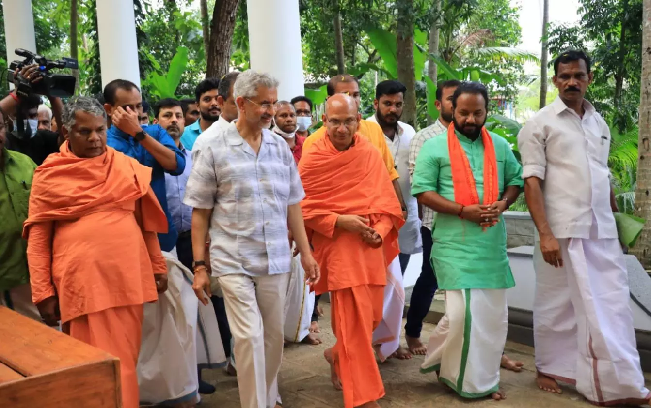 കഴക്കൂട്ടം ഫ്‌ളൈഓവർ മുതൽ മുണ്ടവൻകുന്ന് കോളനി വരെ- വിദേശകാര്യ മന്ത്രിക്ക് മൂന്നു ദിവസം തിരുവനന്തപുരത്ത് എന്തായിരുന്നു കാര്യം?