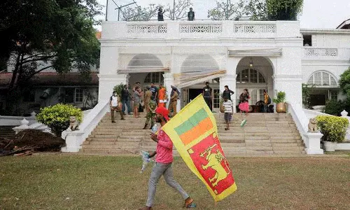 ശ്രീലങ്കയിൽ ജനകീയ പ്രക്ഷോഭം തുടരുന്നു; പ്രസിഡന്റ് സ്ഥാനത്തിനായി ചരടുവലികൾ ആരംഭിച്ച് പ്രതിപക്ഷം