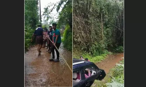 ഗൂഗിൾ മാപ്പ് നോക്കി യാത്ര ചെയ്ത കുടുംബം രാത്രി എത്തിപ്പെട്ടത് പാടത്ത്; നാട്ടുകാർ വടംകെട്ടി വലിച്ച് രക്ഷപ്പെടുത്തി