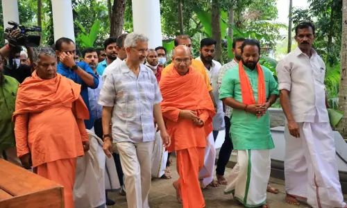 കഴക്കൂട്ടം ഫ്‌ളൈഓവർ മുതൽ മുണ്ടവൻകുന്ന് കോളനി വരെ- വിദേശകാര്യ മന്ത്രിക്ക് മൂന്നു ദിവസം തിരുവനന്തപുരത്ത് എന്തായിരുന്നു കാര്യം?