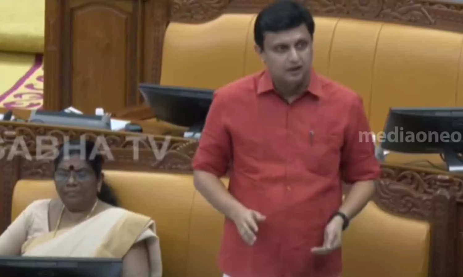 ഫോട്ടോ എടുത്താൽ പോര, ദേശീയപാതയിലെ കുഴികളും എണ്ണണം: കേന്ദ്രമന്ത്രിമാർക്കെതിരെ മന്ത്രി റിയാസ് ഫോട്ടോ എടുത്താൽ പോര, ദേശീയപാതയിലെ കുഴികളും എണ്ണണം: കേന്ദ്രമന്ത്രിമാർക്കെതിരെ മന്ത്രി റിയാസ്