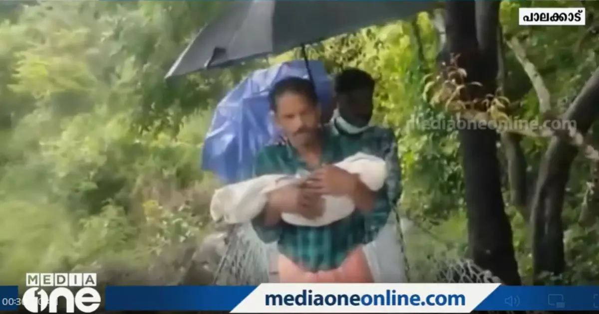 അട്ടപ്പാടിയിൽ നാല് മാസം പ്രായമായ കുഞ്ഞിനെ സംസ്‌കരിച്ചത് മൂന്നരകിലോമീറ്റർ നടന്നും വള്ളിയിൽ തൂങ്ങി പുഴ കടന്നും