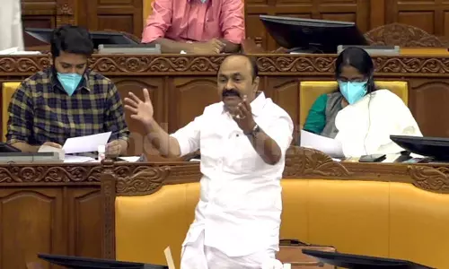 നിയമസഭയെ ദുര്യോധനൻമാരും ദുശ്ശാസനൻമാരുമുളള കൗരവസഭയാക്കി മാറ്റരുത്: വി.ഡി സതീശൻ നിയമസഭയെ ദുര്യോധനൻമാരും ദുശ്ശാസനൻമാരുമുളള കൗരവസഭയാക്കി മാറ്റരുത്: വി.ഡി സതീശൻ