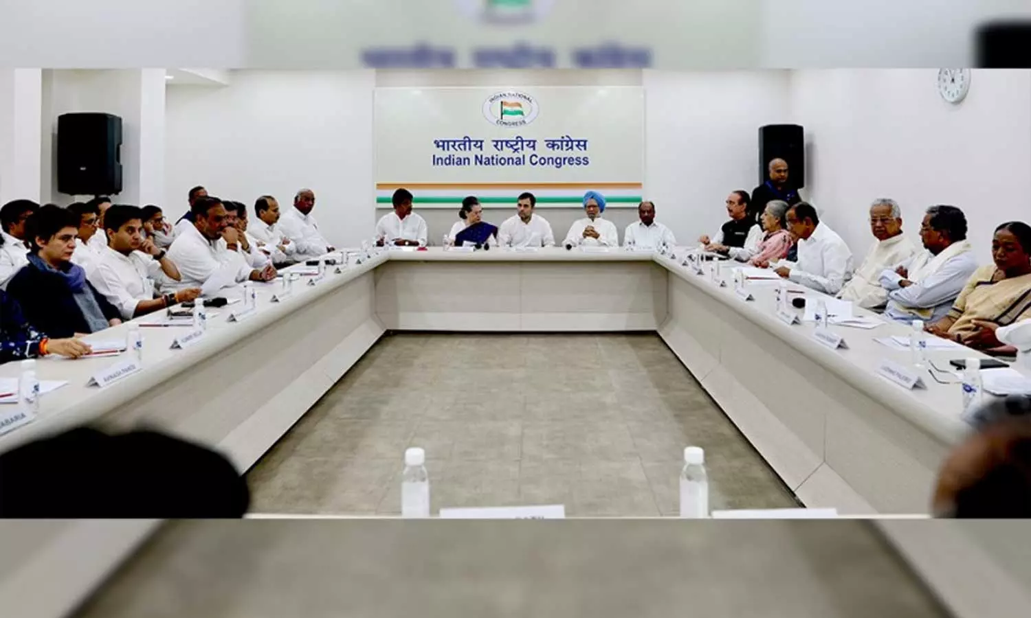 സോണിയാ ഗാന്ധിക്കെതിരായ ഇ.ഡി നീക്കം പ്രതിരോധിക്കാൻ കോൺഗ്രസ് നേതൃയോഗം ഇന്ന്; രാഹുൽ ഗാന്ധി പങ്കെടുക്കില്ല സോണിയാ ഗാന്ധിക്കെതിരായ ഇ.ഡി നീക്കം പ്രതിരോധിക്കാൻ കോൺഗ്രസ് നേതൃയോഗം ഇന്ന്; രാഹുൽ ഗാന്ധി പങ്കെടുക്കില്ല