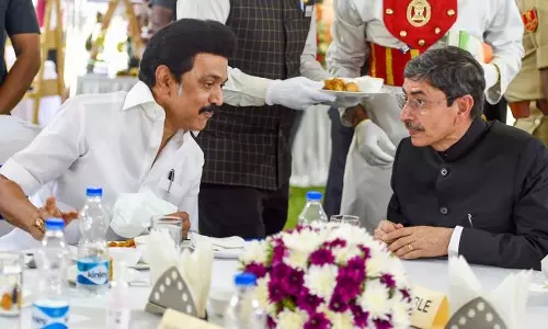 തമിഴ്നാട്ടിൽ ഗവർണർ-സർക്കാർ പോര് മുറുകുന്നു; ഗവർണർ പങ്കെടുത്ത ബിരുദദാന ചടങ്ങ് ബഹിഷ്കരിച്ച് വിദ്യാഭ്യാസ മന്ത്രി തമിഴ്നാട്ടിൽ ഗവർണർ-സർക്കാർ പോര് മുറുകുന്നു; ഗവർണർ പങ്കെടുത്ത ബിരുദദാന ചടങ്ങ് ബഹിഷ്കരിച്ച് വിദ്യാഭ്യാസ മന്ത്രി