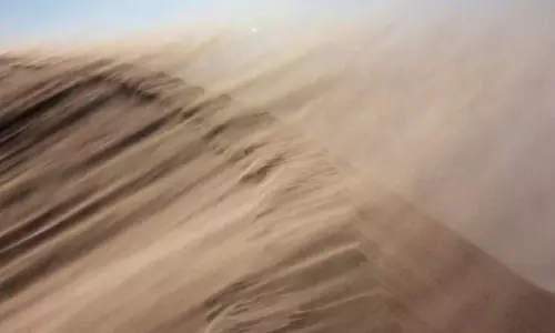 വരണ്ട കാറ്റും കനത്ത ചൂടുമായി ഖത്തറില് വിഷക്കാറ്റ് വീശിത്തുടങ്ങി വരണ്ട കാറ്റും കനത്ത ചൂടുമായി ഖത്തറില് വിഷക്കാറ്റ് വീശിത്തുടങ്ങി