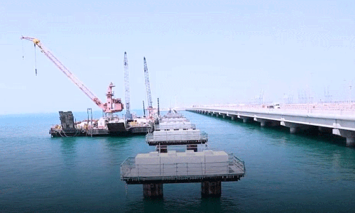 100 തൂണുകളിൽ ഒരു കിലോമീറ്റർ കടൽപാലം; യു എ ഇയിലെ ആദ്യ റെയിൽവേ കടൽപാലത്തിന്‍റെ നിർമാണം പൂർത്തിയായി