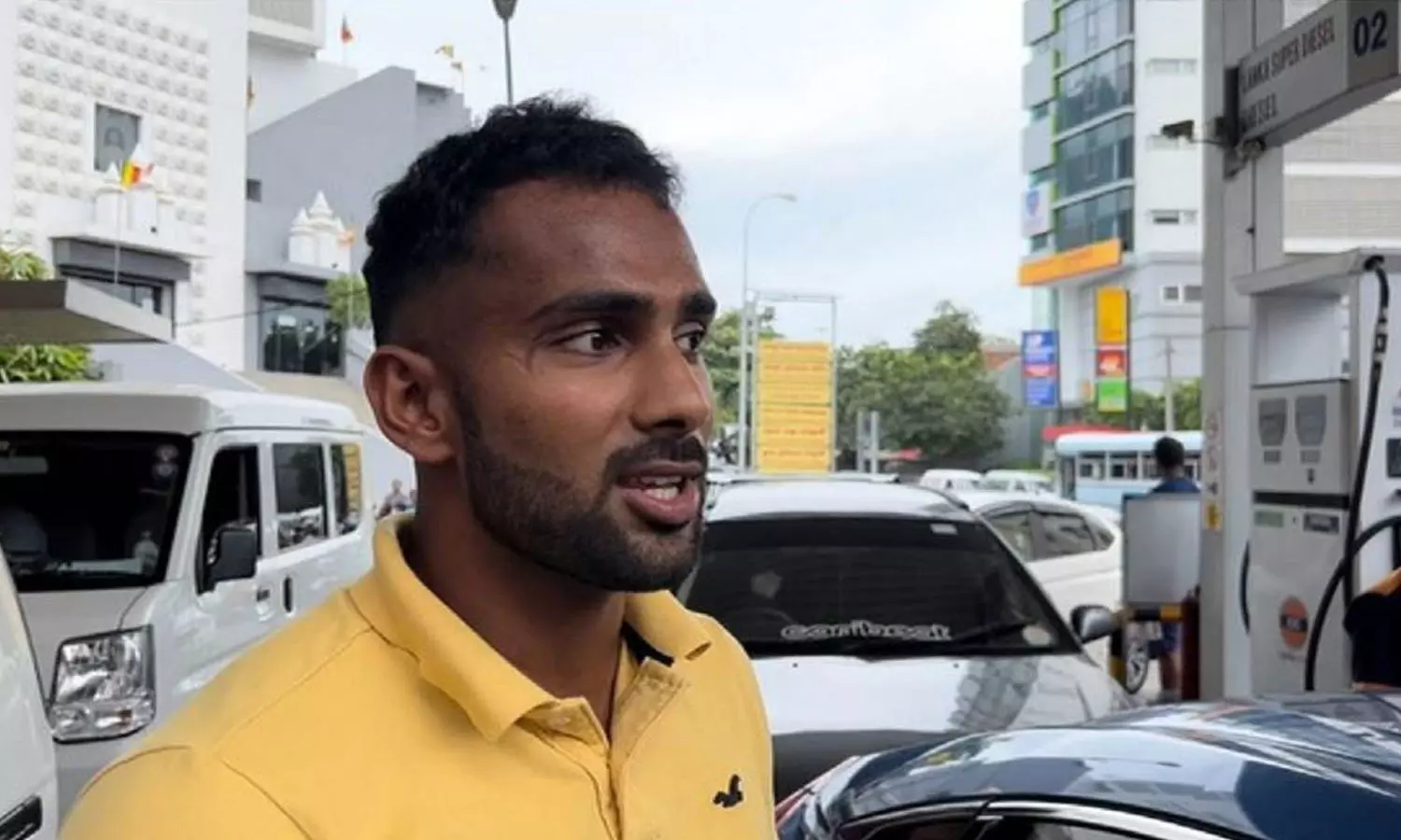 പരിശീലനത്തിനു പോലും പോകാൻ സാധിക്കുന്നില്ല; ശ്രീലങ്കയിലെ ഇന്ധനക്ഷാമത്തിൽ ക്രിക്കറ്റ് താരം ചാമിക കരുണരത്‌നെ