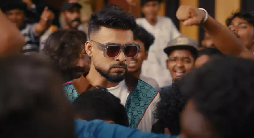 അടികള്‍ പലവിധം; ആവേശത്തിരയിളക്കി മണവാളന്‍ വസീമെത്തി