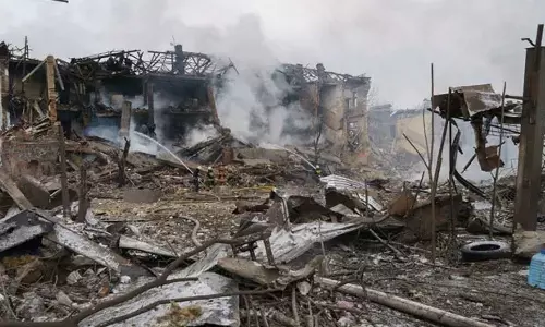 യുക്രൈനിലെ ഡിനിപ്രോയിൽ റഷ്യയുടെ മിസൈൽ ആക്രമണം; മൂന്ന് പേർ കൊല്ലപ്പെട്ടു