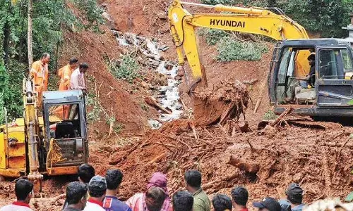 കവളപ്പാറ ദുരന്തബാധിതരുടെ പുനരധിവാസത്തിന് എന്ത് നടപടിയെടുത്തു; സർക്കാരിനോട് ഹൈക്കോടതി