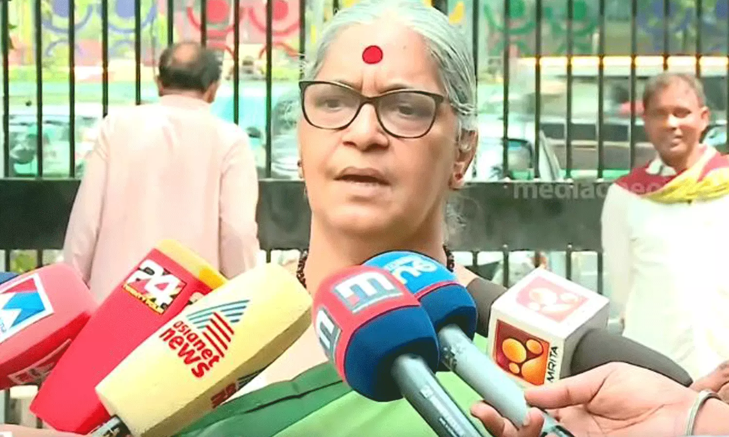 കാനം രാജേന്ദ്രൻ പ്രതികരിക്കാത്തതിൽ പരാതിയില്ല;  സി.പി.ഐയെ ഓർത്ത് കെ.സി വേണുഗോപാൽ കണ്ണീർ ഒഴുക്കേണ്ടെന്നും ആനി രാജ