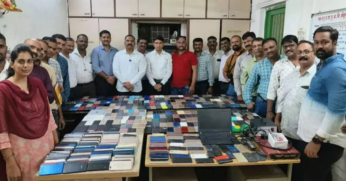 അന്തര് സംസ്ഥാന മൊബൈല് മോഷണ റാക്കറ്റ് പിടിയില്; 490 ഫോണുകൾ പിടിച്ചെടുത്തു അന്തര് സംസ്ഥാന മൊബൈല് മോഷണ റാക്കറ്റ് പിടിയില്; 490 ഫോണുകൾ പിടിച്ചെടുത്തു