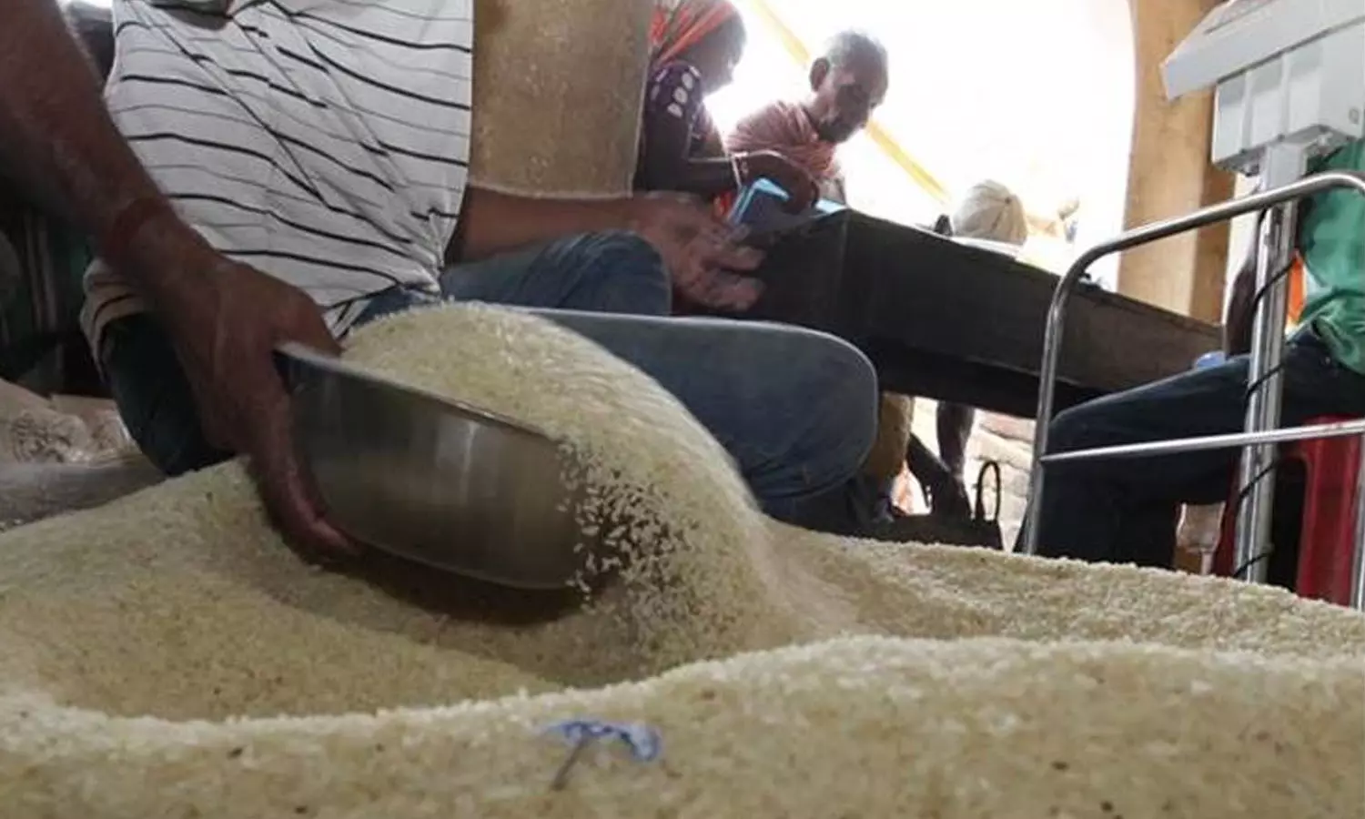 ചില്ലറയായി വിൽക്കുന്ന ഭക്ഷ്യധാന്യങ്ങൾക്ക് വില കൂടില്ലെന്ന് ജി.എസ്.ടി വകുപ്പ് ചില്ലറയായി വിൽക്കുന്ന ഭക്ഷ്യധാന്യങ്ങൾക്ക് വില കൂടില്ലെന്ന് ജി.എസ്.ടി വകുപ്പ്