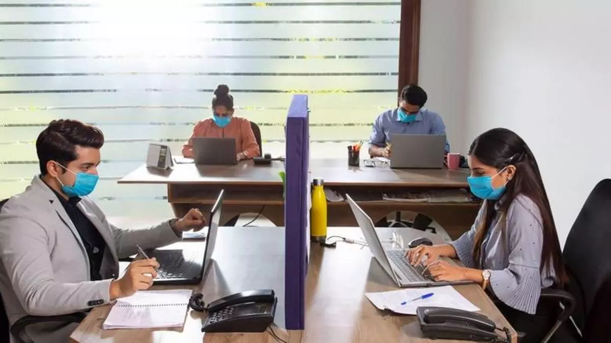 ഒമാനിൽ സ്വദേശിവത്ക്കരണം കടുപ്പിക്കുന്നു; ഇരുന്നൂറിലധികം തസ്തികകളിൽ പ്രവാസികൾക്ക് വിലക്ക് ഒമാനിൽ സ്വദേശിവത്ക്കരണം കടുപ്പിക്കുന്നു; ഇരുന്നൂറിലധികം തസ്തികകളിൽ പ്രവാസികൾക്ക് വിലക്ക്